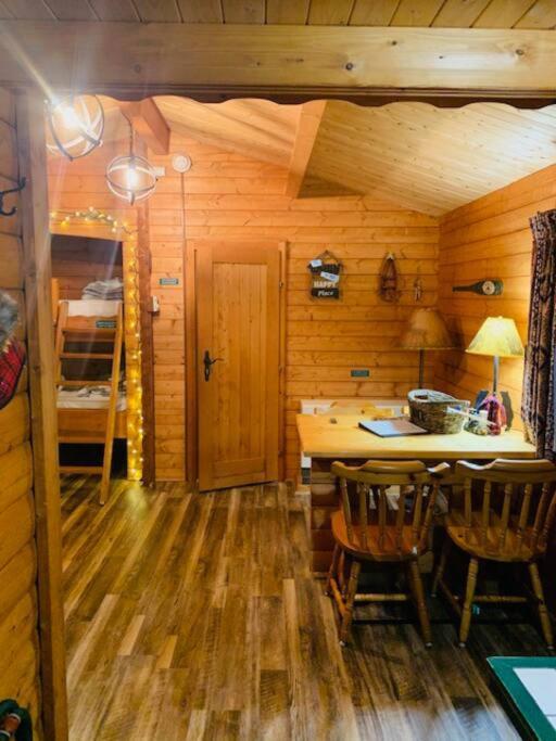 Honeybear Hideaway Cabin Hayward Buitenkant foto
